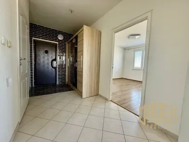 Na prenájom 3-izbový byt, 64 m², Považská Bystrica, Rozkvet