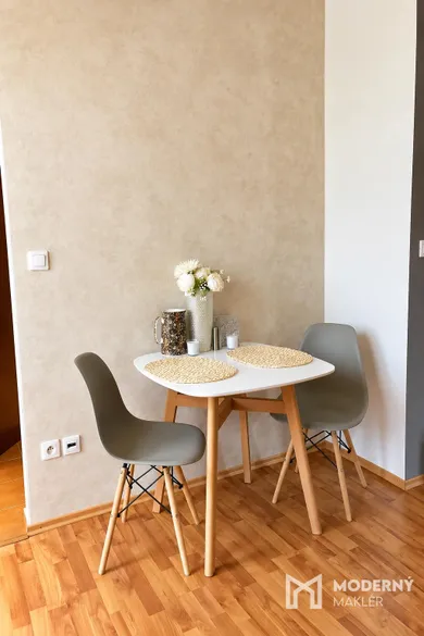 Na predaj 2-izbový byt, 49 m², Trenčín, Armádna