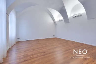 Na predaj 3-izbový byt, 99 m², Trnava, Ulica Hlavná