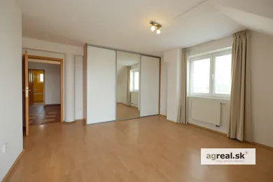 Na prenájom dom v Bratislava-Nové Mesto · €4 000 · Čiastočná rekonštrukcia