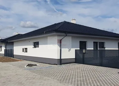 Domy na sprzedaż, 4-pokojowe, Láb · €305 000