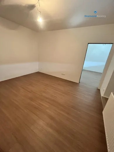 Na prenájom 2-izbový byt, 43 m², Veľké Zálužie, Fabrická