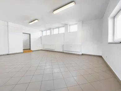 Коммерческие помещения в аренду, Rajec · €350