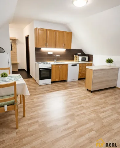 Na prenájom 2-izbový byt, 60 m², Sereď, SNP