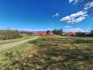 Na predaj pozemok, Budimír
