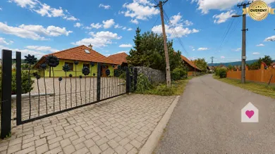 Na predaj 5-izbový dom, 555 m², Čaradice, K ihrisku