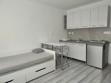 Квартири в оренду, 1-кімнатні, Banská Bystrica · €420