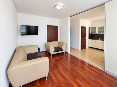 Na prenájom 4-izbový byt, 125 m², Bratislava-Petržalka