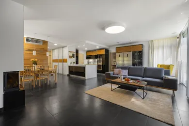 Na prenájom 4-izbový dom, 188 m², Bratislava-Nové Mesto, Tupého