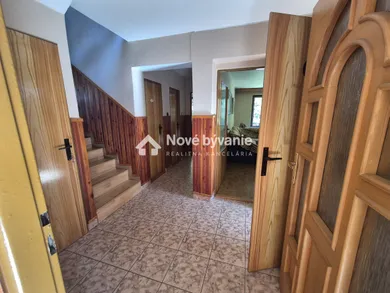 Na predaj 5-izbový dom, 150 m², Horná Mariková, Bočná