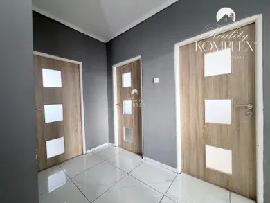 Na predaj 3-izbový byt, 64 m², Komárno