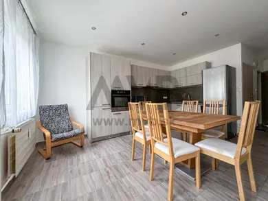 Na prenájom 2-izbový byt, 62 m², Nové Zámky, Jazdecká