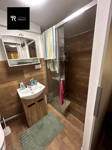 Na predaj rekreačný dom, 70 m², Smolenice, SNP