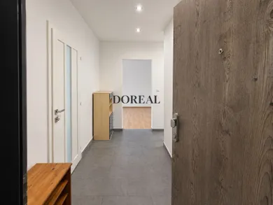 Na predaj 3-izbový byt, 74 m², Senica, Ružová