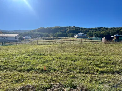 Na predaj pozemok, 909 m², Okružná