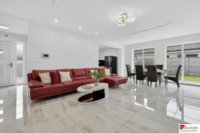Domy na sprzedaż, 4-pokojowe, Miloslavov · €499 000