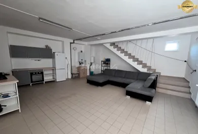 Na predaj komerčné, 190 m², Tešedíkovo