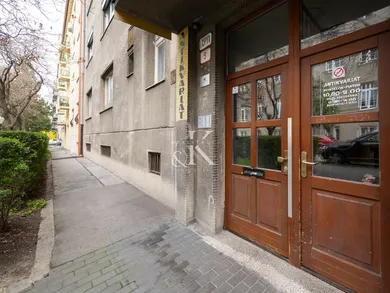 Na predaj komerčné, 64 m², Bratislava-Staré Mesto, Justičná