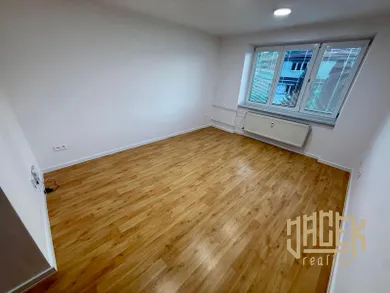 Na prenájom 3-izbový byt, 69 m², Považská Bystrica, Lánska