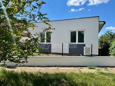Na predaj dom, 128 m², Hurbanovo, 9 min. autom od Hurbanova