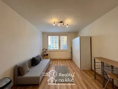 Na prenájom 1-izbový byt, 25 m², Nové Zámky, Nábrežná