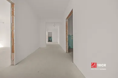 Na predaj 4-izbový byt, 86 m², Bratislava-Nové Mesto, Skalická cesta