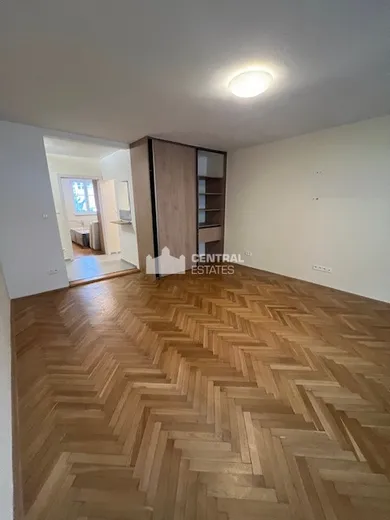 Na prenájom 3-izbový byt, 74 m², Bratislava-Staré Mesto, Medená