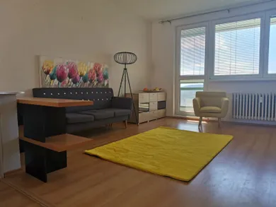 Na prenájom 3-izbový byt, 78 m², Bratislava-Nové Mesto, Rozvodná