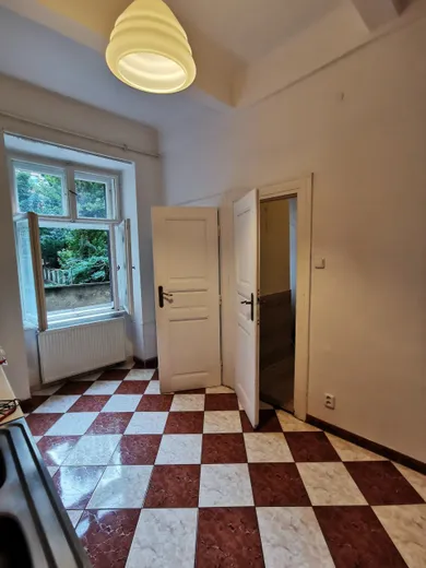 Na prenájom 3-izbový byt, 92 m², Bratislava-Staré Mesto, Klemensova