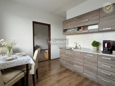 Na predaj 2-izbový byt, 66 m², Levice