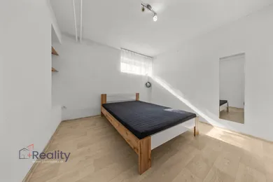 Na predaj 8-izbový dom, 132 m², Tomášikovo