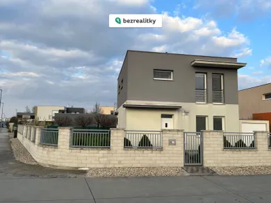 Domy na sprzedaż, 5-pokojowe, Chorvátsky Grob · €460 000