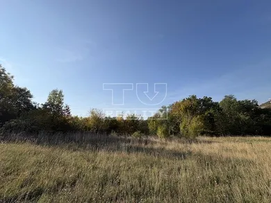 Na predaj pozemok, 806 m², Trenčín