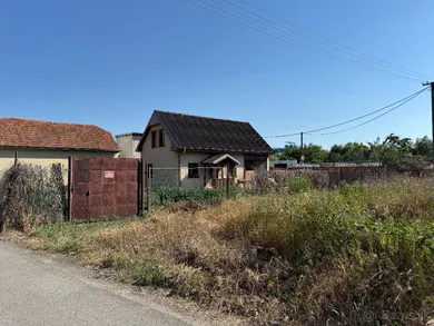 Na predaj 2-izbový dom, 58 m², Bratislava-Ružinov