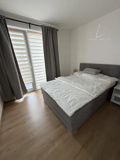 Na prenájom 2-izbový byt, 45 m², Hviezdoslavov