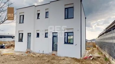 Domy na sprzedaż, 4-pokojowe, Modra · €279 000