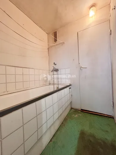 Na predaj 2-izbový byt, 68 m², Nové Zámky, -