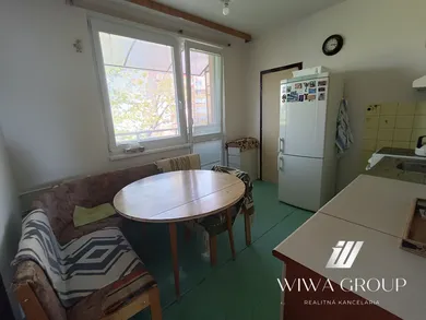 Na predaj 4-izbový byt, 90 m², Štúrovo, Smetanova