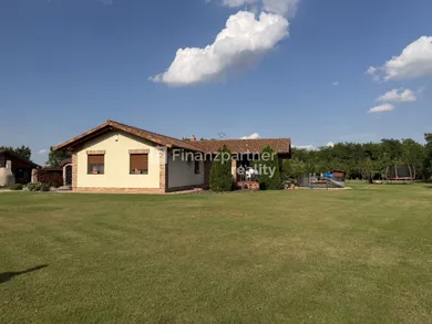 Na predaj 5-izbový byt, 230 m², Holice