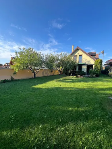 Na predaj 4-izbový dom, 366 m², Bratislava-Vrakuňa, Mostná