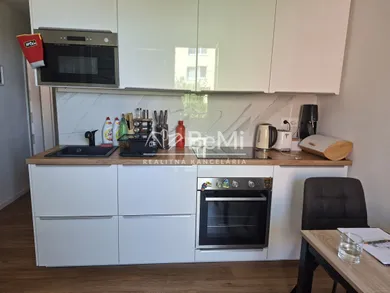 Na predaj 1-izbový byt, 39 m², Trnava, družstevná