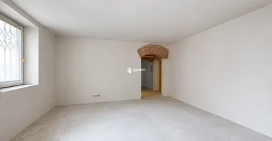 Na predaj komerčné, 57 m², Bratislava-Staré Mesto, Beskydská