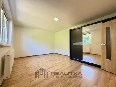 Na predaj dom, 180 m², Lodno