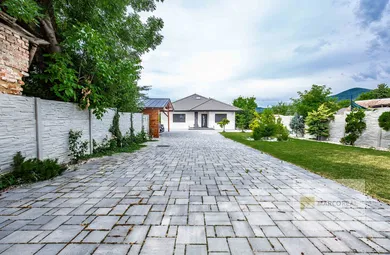 Na predaj 4-izbový dom, 210 m², Trstín