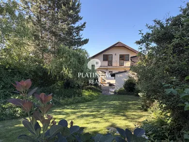 Na predaj 6-izbový dom, 335 m², Svätý Jur