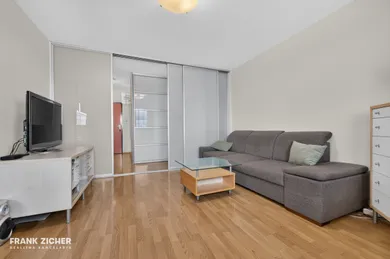 Na predaj 3-izbový byt, 70 m², Bratislava-Petržalka, Humenské námestie