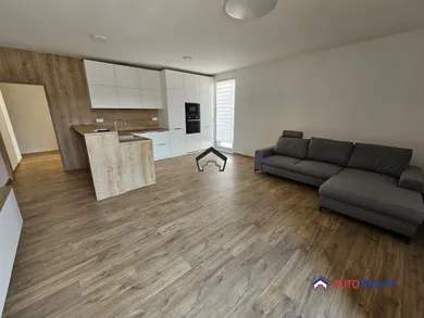 Na prenájom 2-izbový byt, 85 m², Zvolen, Parkovací Dom