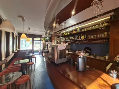 Na predaj objekt, 800 m², Komárno