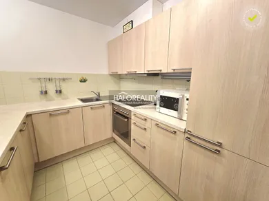 Na predaj 2-izbový byt, 67 m², Bratislava-Dúbravka