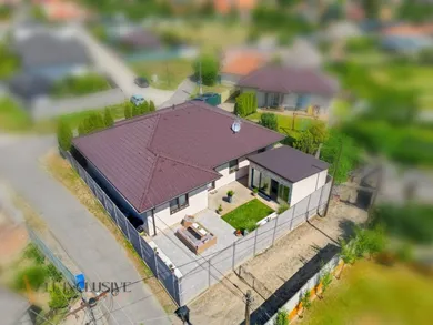 Domy na sprzedaż, 4-pokojowe, Galanta · €310 000
